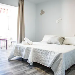 acogedor-estudio-en-nerja-centro-5m-a-pie-de-la-playa.hotelsinnerja.org/
